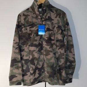 Columbia (NWT) fleece camouflage sweater for boys. Size XL.